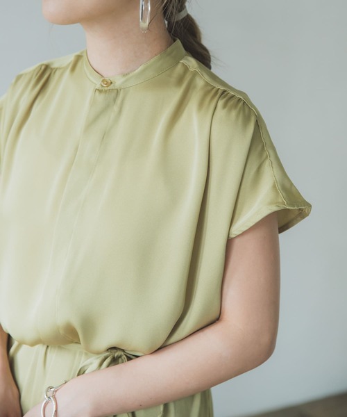 ITEMS URBANRESEARCH（アイテムズ アーバンリサーチ）の「フレンチスリーブサテンワンピース（ワンピース・レディース・グリーン/イエロー/グレー・FREE）」の4枚目の写真