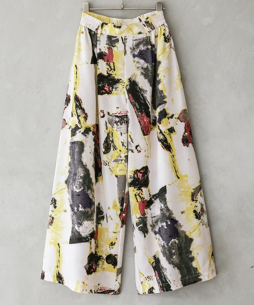 n'OrLABEL（ノアールレーベル）の「『水彩アートプリントワイドパンツ』（その他パンツ・レディース・イエロー/ブルー・1/2）」の3枚目の写真