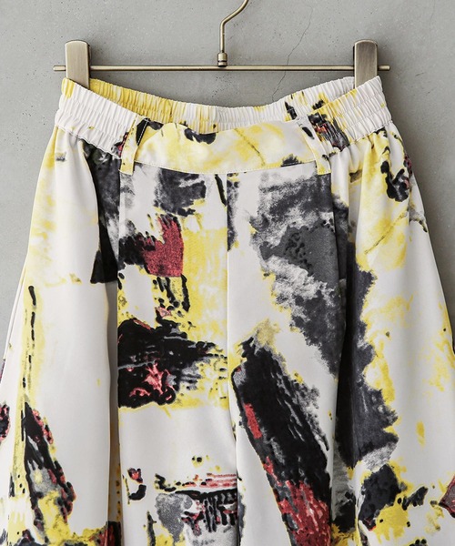 n'OrLABEL（ノアールレーベル）の「『水彩アートプリントワイドパンツ』（その他パンツ・レディース・イエロー/ブルー・1/2）」の7枚目の写真