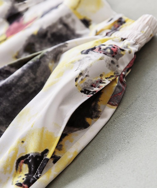 n'OrLABEL（ノアールレーベル）の「『水彩アートプリントワイドパンツ』（その他パンツ・レディース・イエロー/ブルー・1/2）」の6枚目の写真