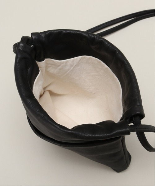 URU（ウル）の「【URU / ウル】 LEATHER POUCH（ショルダーバッグ・メンズ・ブラック・FREE）」の6枚目の写真