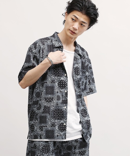 Lulu ＆ Arnie（るるあんどあーにー）の「【セットアップで着用可能】ポリエステル 総柄 オープンカラー 半袖 シャツ（シャツ/ブラウス・メンズ・ブラック系その他/ホワイト系その他・MEDIUM/LARGE/X-LARGE）」の2枚目の写真