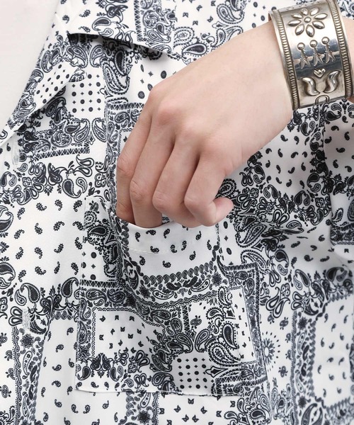 Lulu ＆ Arnie（るるあんどあーにー）の「【セットアップで着用可能】ポリエステル 総柄 オープンカラー 半袖 シャツ（シャツ/ブラウス・メンズ・ブラック系その他/ホワイト系その他・MEDIUM/LARGE/X-LARGE）」の6枚目の写真