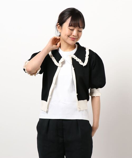 Allamanda（アラマンダ）の「配色フリル襟ニットカーディガン／半袖（カーディガン/ボレロ・レディース・ホワイト×ブラック/ブラック×ホワイト/サックスブルー系・M）」の2枚目の写真