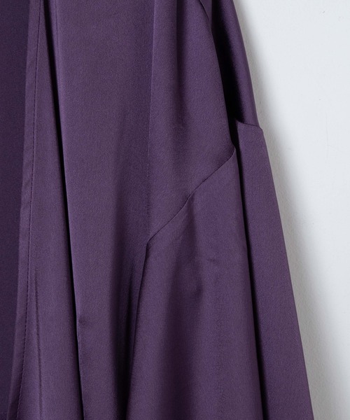 Romansual（ロマンシュアル）の「Romansual/タッセルベルトサテンフレアスリーブガウン（ノーカラーコート・レディース・ブラック/パープル・FREE）」の13枚目の写真