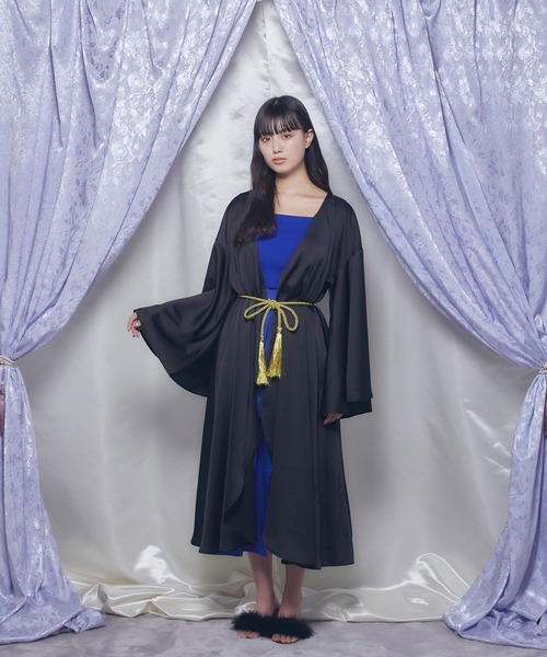 Romansual（ロマンシュアル）の「Romansual/タッセルベルトサテンフレアスリーブガウン（ノーカラーコート・レディース・ブラック/パープル・FREE）」の15枚目の写真