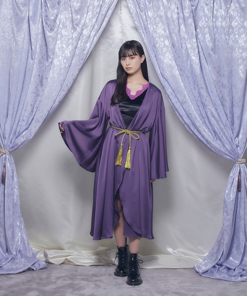 Romansual（ロマンシュアル）の「Romansual/タッセルベルトサテンフレアスリーブガウン（ノーカラーコート・レディース・ブラック/パープル・FREE）」の16枚目の写真