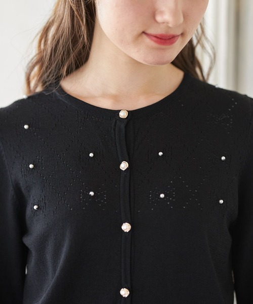 tocco closet(トッコ クローゼット)の「パール付き透かし編みUV加工カーディガン(カーディガン/ボレロ・レディース・ブラック/ピンク系その他・M)」の5枚目の写真