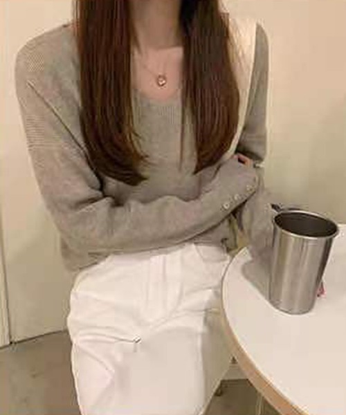 Jewelobe(ジュエローブ)の「スリーブボタンキーネックニット(ニット/セーター・レディース・ベージュ/アイボリー/ブラウン/ブラック・FREE)」の18枚目の写真