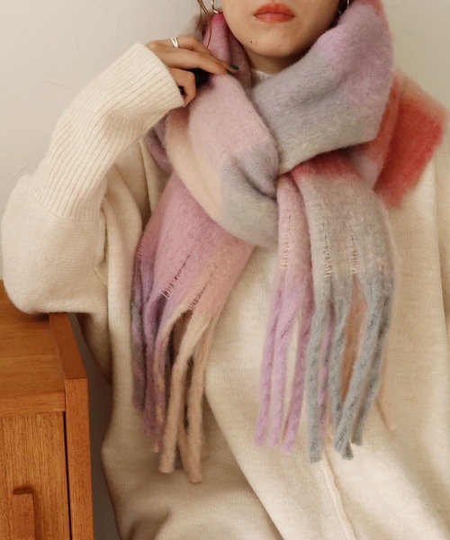 reca（レカ）の「【ZOZOTOWN限定】モコモコボリュームストール（ストール/ショール・レディース・ブラック系その他/ブラウン系その他/ブラック系その他2/グリーン系その他/オレンジ系その他/ピンク系/イエロー系・FREE）」の6枚目の写真