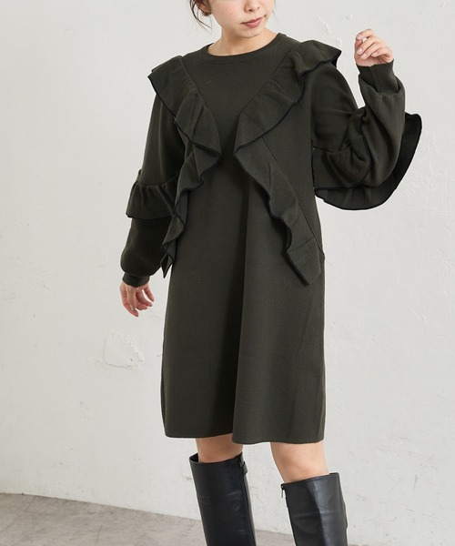 natural couture(ナチュラルクチュール)の「【WEB限定】ラッフルフリルニットチュニックワンピース(ワンピース・レディース・カーキ/ブラック/グレー/オフホワイト・FREE)」の2枚目の写真