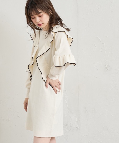 natural couture(ナチュラルクチュール)の「【WEB限定】ラッフルフリルニットチュニックワンピース(ワンピース・レディース・カーキ/ブラック/グレー/オフホワイト・FREE)」の6枚目の写真