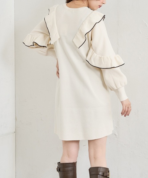 natural couture(ナチュラルクチュール)の「【WEB限定】ラッフルフリルニットチュニックワンピース(ワンピース・レディース・カーキ/ブラック/グレー/オフホワイト・FREE)」の7枚目の写真