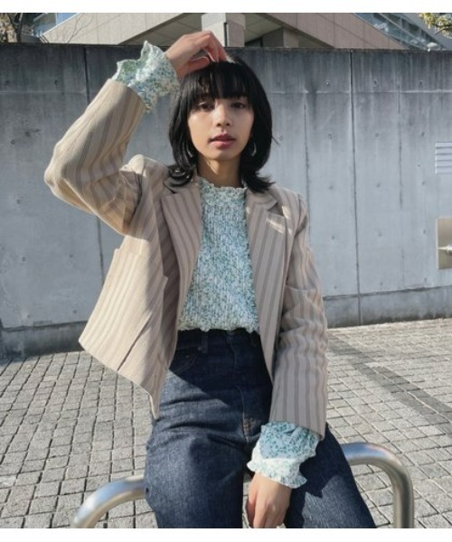 MOUSSY(マウジー)の「CROPPED DOUBLE ジャケット(テーラードジャケット・レディース・ターコイズブルー/アイボリー/ベージュ系その他・1/2)」の4枚目の写真