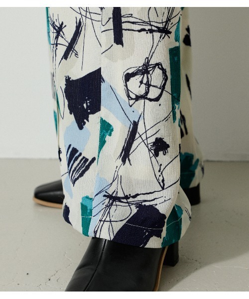 AZUL by moussy（アズールバイマウジー）の「MIX PAINT PANTS/ミックスペイントパンツ（その他パンツ・レディース・グリーン系その他/レッド系その他・SMALL/MEDIUM）」の9枚目の写真