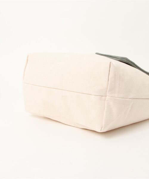 Lee（リー）の「【Lee】ポーチ付きトート【A4対応】（トートバッグ・レディース・ベージュ/カーキブラウン・ONE SIZE）」の4枚目の写真