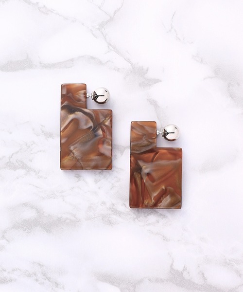 TOGA PULLA(トーガ プルラ)の「TOGA PULLA Marble pierced earrings TP21-AK263(ピアス(両耳用)・レディース・ブラウン・ONE SIZE)」の4枚目の写真