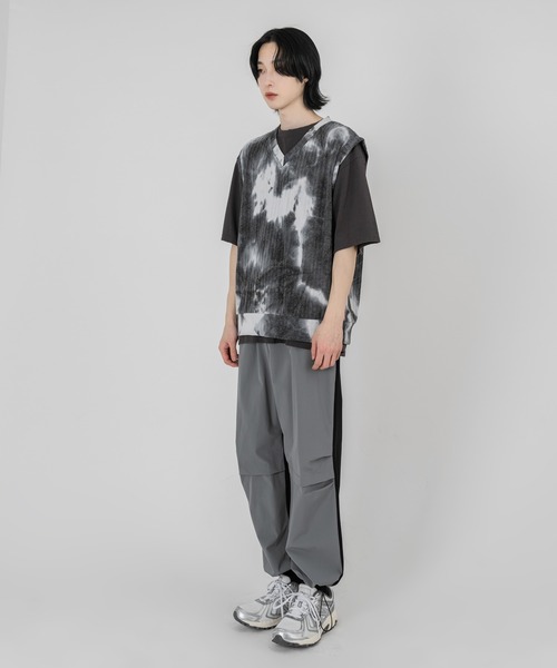 FOLLOWIN（フォロウィン）の「【UNISEX】タイダイサマーニットベスト（ベスト・レディース・ブラック/レッド・FREE）」の5枚目の写真