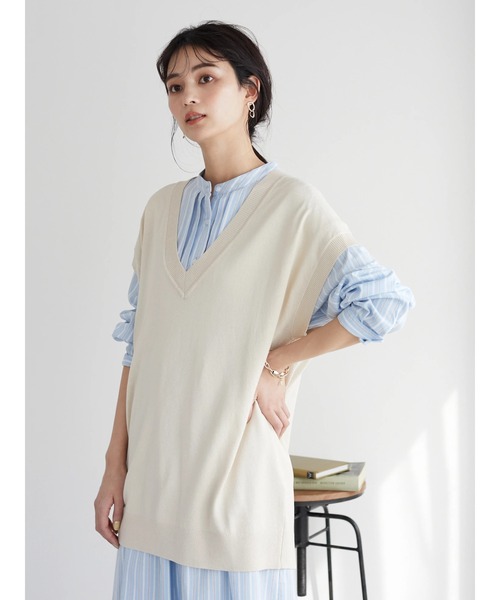 CRAFT STANDARD BOUTIQUE（クラフトスタンダードブティック）の「後ろボタンVネックチュニック　＊◆（ベスト・レディース・ブラック/グリーン/アイボリー・FREE）」の4枚目の写真