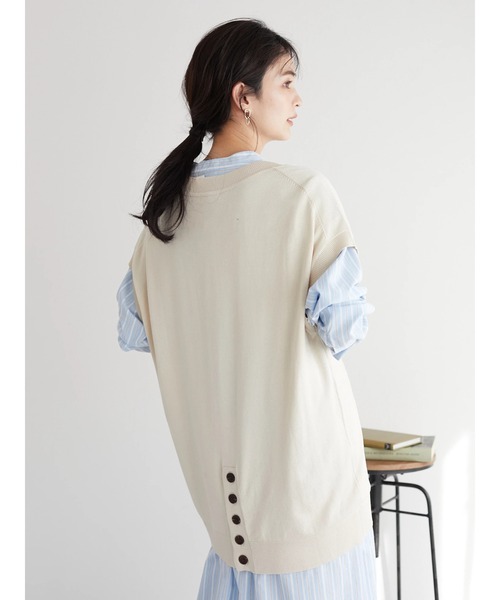 CRAFT STANDARD BOUTIQUE（クラフトスタンダードブティック）の「後ろボタンVネックチュニック　＊◆（ベスト・レディース・ブラック/グリーン/アイボリー・FREE）」の7枚目の写真