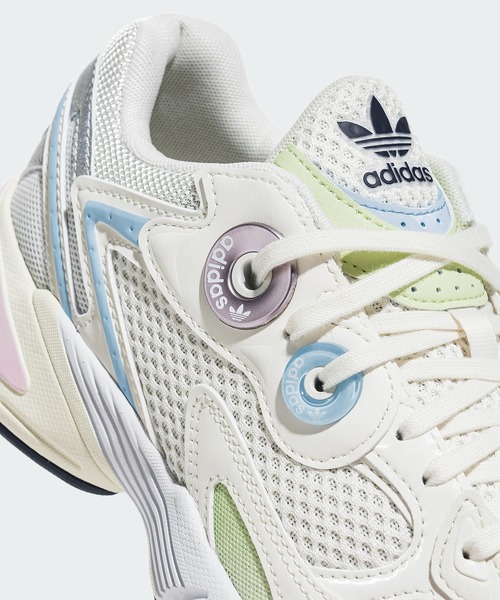 adidas（アディダス）の「adidas ASTIR W / 厚底スニーカー