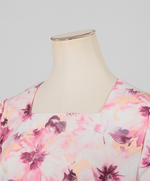 Julia Boutique(ジュリアブティック)の「Amour Flower・スクエアネックパワショルトップス/22078(Tシャツ/カットソー・レディース・オレンジ/ブルー・ONE)」の8枚目の写真