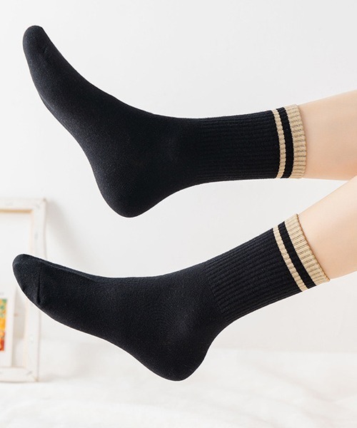 Fun & Daily(ファンアンドデイリー)の「F&D : ツートンラインソックス(ソックス/靴下・メンズ・ホワイト/ブラック/ブラウン/グレー/ベージュ・FREE)」の3枚目の写真