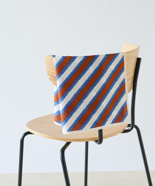 un dix cors（アンディコール）の「コーディネートのポイントに　ストライプスカーフ（バンダナ/スカーフ・レディース・ブラウン/ネイビー・FREE）」の14枚目の写真