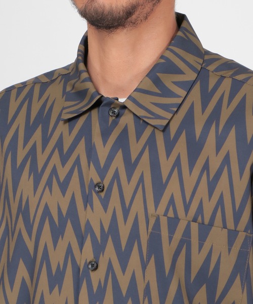 ikka（イッカ）の「ジオメトリックプリントシャツ（シャツ/ブラウス・メンズ・ベージュ/ネイビー・L/M/XL/S）」の6枚目の写真