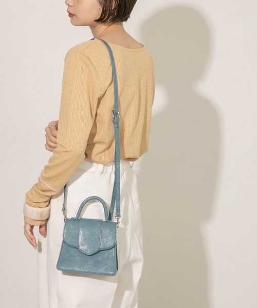 KBF（ケイビーエフ）の「ワンハンドル2WAYミニBAG（ショルダーバッグ・レディース・ブルー/ライトベージュ/ブラック・ONE）」の17枚目の写真