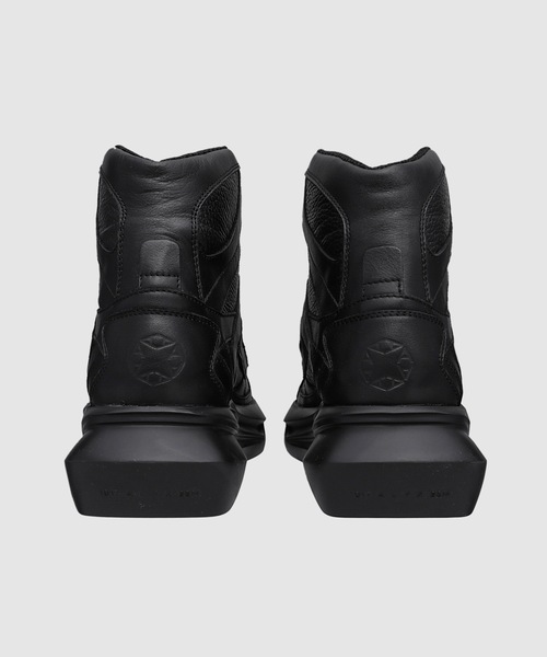 1017 ALYX 9SM（アリクス）の「HIGH TOP MONO HIKING SNEAKER（スニーカー・メンズ・ホワイト/ブラック・40/42/43/41）」の5枚目の写真