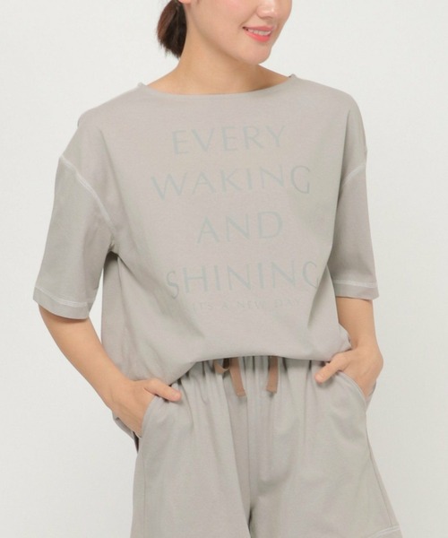 ikka（イッカ）の「配色ステッチロゴT（Tシャツ/カットソー・レディース・ライトグレー/ピンク・L/M）」の2枚目の写真