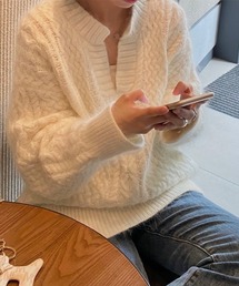 スリットネックニット