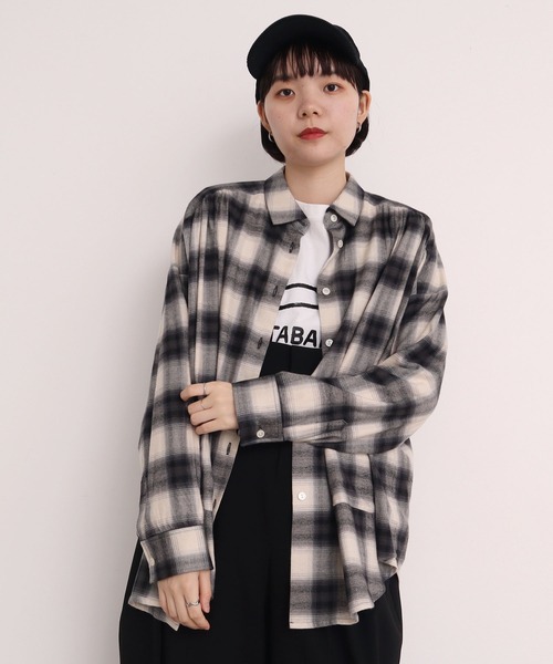 I am I in fact...(アイアムアイインファクト)の「OMBRE CHECK gather big shirt(シャツ/ブラウス・レディース・ブルー/グレー・FREE)」の5枚目の写真