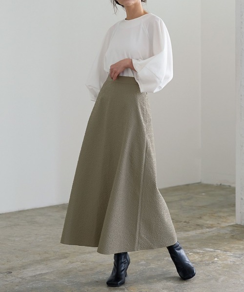 KOBE LETTUCE（コウベレタス）の「ぽこぽこフラワーエンボスフレアスカート（スカート・レディース・ブラック/グレイッシュベージュ/グリーン系・FREE）」の4枚目の写真