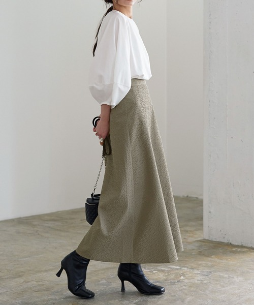 KOBE LETTUCE（コウベレタス）の「ぽこぽこフラワーエンボスフレアスカート（スカート・レディース・ブラック/グレイッシュベージュ/グリーン系・FREE）」の5枚目の写真