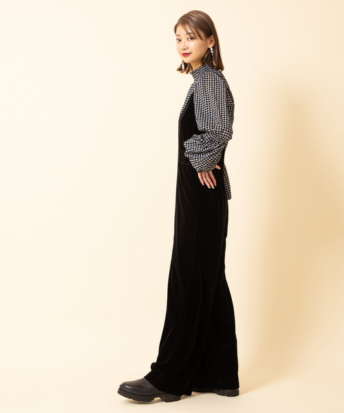 U by SPICK&SPAN（ユーバイスピックアンドスパン）の「ベロアジャンプスーツ（サロペット/オーバーオール・レディース・ブラック/ベージュ・38/36）」の9枚目の写真