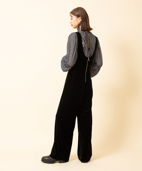 U by SPICK&SPAN（ユーバイスピックアンドスパン）の「ベロアジャンプスーツ（サロペット/オーバーオール・レディース・ブラック/ベージュ・38/36）」の10枚目の写真