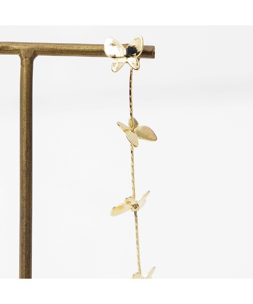 flower（フラワー）の「フローイングパピヨンイヤリング（イヤリング・レディース・ゴールド・FREE）」の9枚目の写真