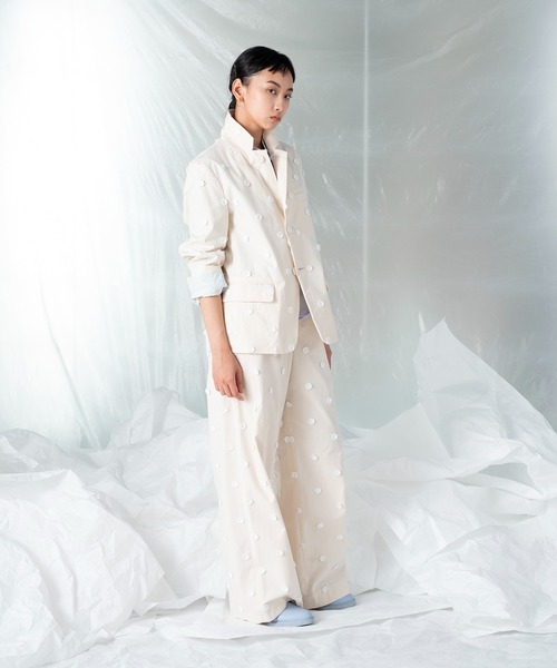 mintdesigns(ミントデザインズ)の「【2023春夏】DOT FLOWER JK/ ドットフラワージャケット(テーラードジャケット・レディース・ホワイト/レッド・2)」の3枚目の写真