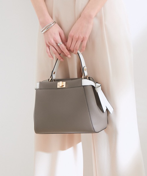 VIS（ビス）の「【新色】【2WAY】ひねり金具サイドタイトートバッグ（ハンドバッグ・レディース・グレー/ベージュ系その他/キナリ/チャコールグレー/ホワイト系その他4・FREE）」の3枚目の写真