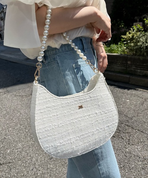 one after another NICE CLAUP（ワンアフターアナザーナイスクラップ）の「【新色追加】パールチェーン付きショルダーバッグ（ショルダーバッグ・レディース・ブラック/グレー/アイボリー/ホワイト系その他/ピンク/ブラック系その他・FREE）」の3枚目の写真