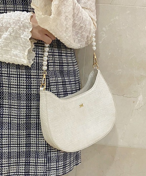 one after another NICE CLAUP（ワンアフターアナザーナイスクラップ）の「【新色追加】パールチェーン付きショルダーバッグ（ショルダーバッグ・レディース・ブラック/グレー/アイボリー/ホワイト系その他/ピンク/ブラック系その他・FREE）」の7枚目の写真