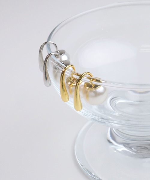 blackdia ocean（ブラックダイヤオーシャン）の「blackdia ocean カーブパールピアス（ピアス（両耳用）・レディース・シルバー/ゴールド・FREE）」の7枚目の写真