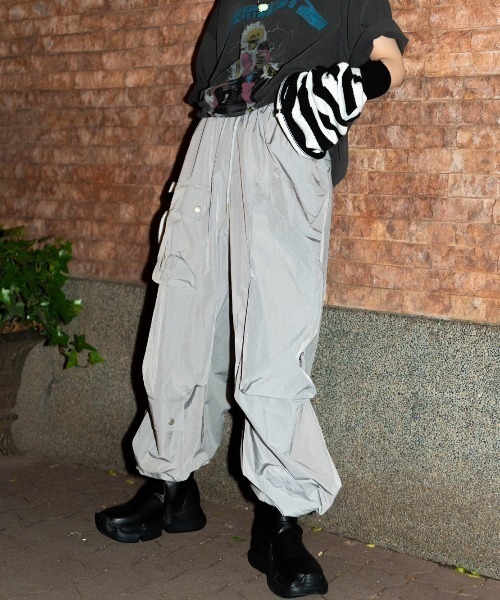 XU（エックスユー）の「ストリートファッション XU エックスユー nylon jogger pants ワイドパンツ ナイロンパンツ ジョガーパンツ カーゴパンツ（カーゴパンツ・メンズ・ライトピンク/ブルー/ブラック/ライトグレー・ONE SIZE）」の3枚目の写真