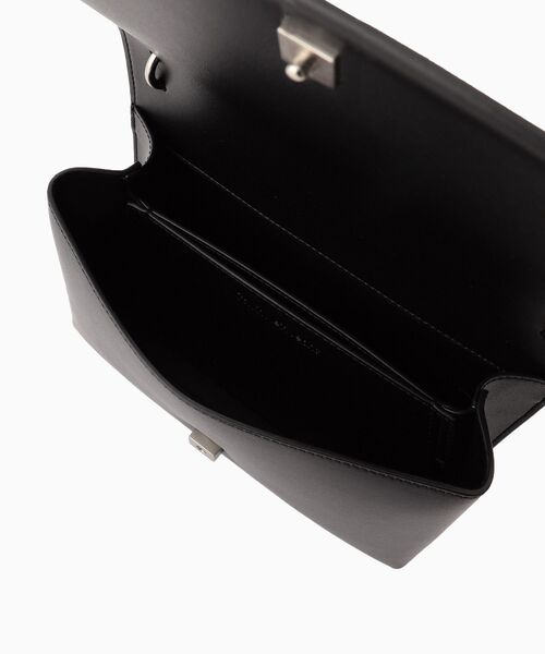 Calvin Klein（カルバン・クライン）の「フラップチェーン ショルダーバッグ（ボディバッグ/ウエストポーチ・レディース・ホワイト/ブラック・FREE）」の5枚目の写真
