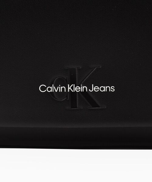 Calvin Klein（カルバン・クライン）の「フラップチェーン ショルダーバッグ（ボディバッグ/ウエストポーチ・レディース・ホワイト/ブラック・FREE）」の7枚目の写真