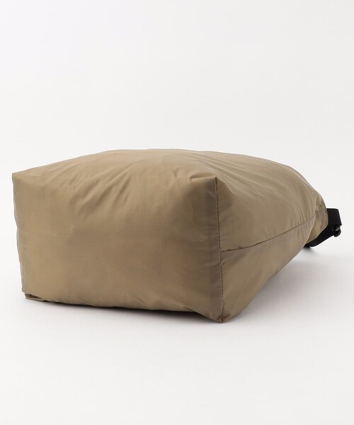 Battenwear(バテンウエア)の「Battenwear/バテンウエア PACKABLE TOTE/パッカブルトートバック/ショルダーバック/ハンドバック(トートバッグ・メンズ・ベージュ/ブラック・フリ-)」の5枚目の写真