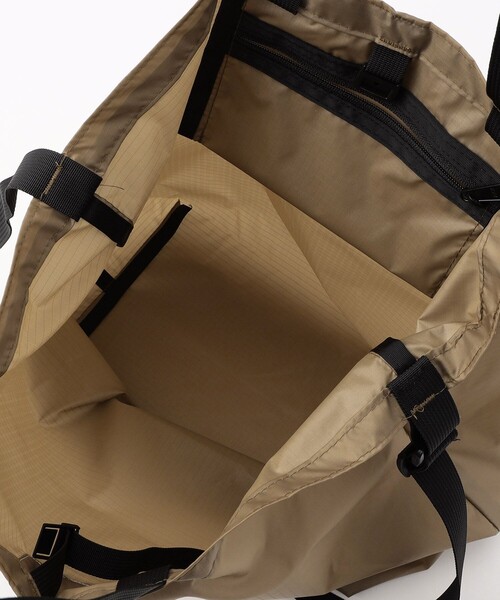 Battenwear(バテンウエア)の「Battenwear/バテンウエア PACKABLE TOTE/パッカブルトートバック/ショルダーバック/ハンドバック(トートバッグ・メンズ・ベージュ/ブラック・フリ-)」の10枚目の写真