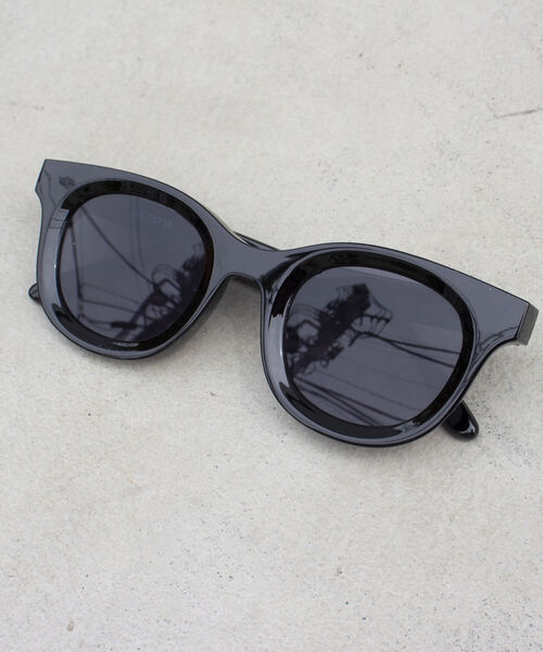 GLOSTER（グロスター）の「【GLOSTER/グロスター】ワイドフレーム ウェリントン カラーレンズ サングラス（サングラス・メンズ・イエロー/チャコールグレー/ブラック・FREE）」の2枚目の写真